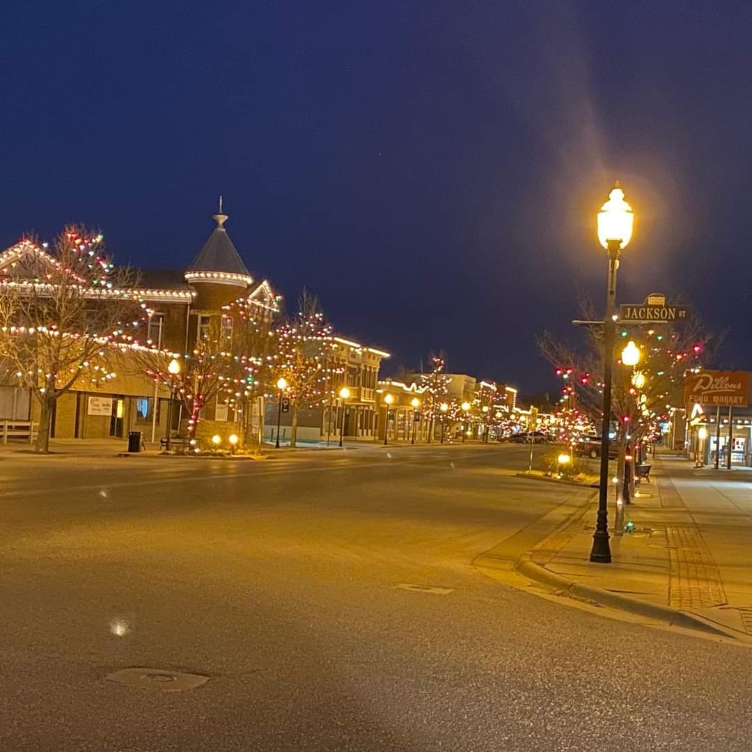 Downtown Sterling decorated for a Christmas event